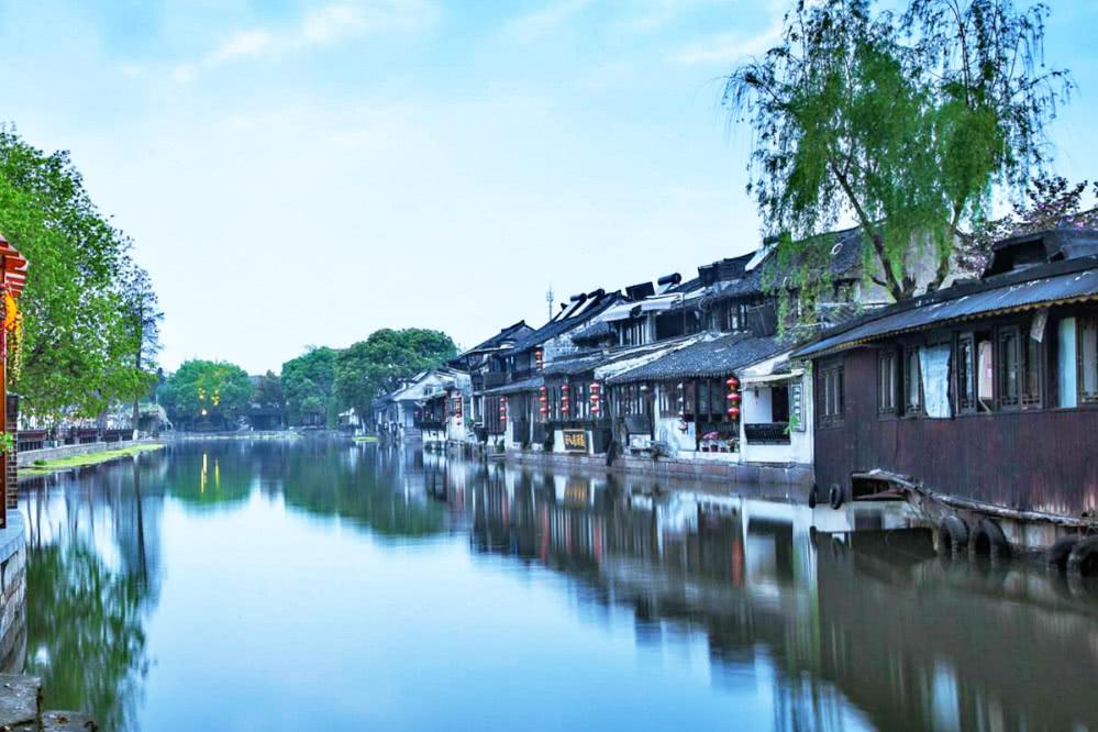 胖人夏天穿什么衣服显瘦些 - 胖人夏天穿什么衣服显瘦些红迪网平台